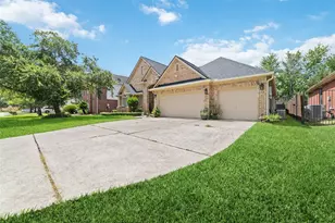 3214 E Cedar Hollow Dr, Pearland, TX 77584 - Photo 2