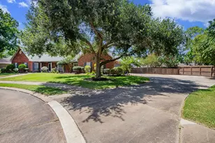 57 Silver Lace Ct, Lake Jackson, TX 77566 - Photo 2