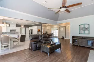 57 Silver Lace Ct, Lake Jackson, TX 77566 - Photo 6