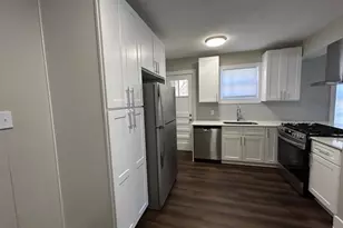 2428 Ave 0 1/2 St, Galveston, TX 77550 - Photo 10