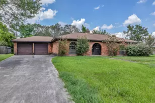 3400 Coachman Dr, Baytown, TX 77521 - Photo 2