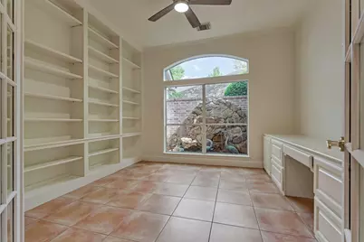 66 S Castlegreen Circle, The Woodlands, TX 77381 - Photo 10