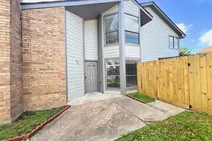 13546 Portobello Dr, Houston, TX 77083 - Photo 2