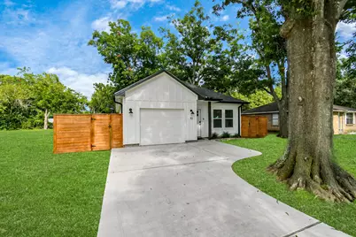 701 S Morgan Street, Angleton, TX 77515 - Photo 2