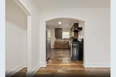 6043 Lyndhurst Drive, Houston, TX 77033 - Photo 10