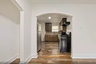 6043 Lyndhurst Dr, Houston, TX 77033 - Photo 10
