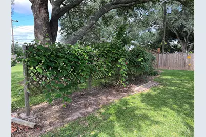 103 Greenbriar Drive, Wharton, TX 77488 - Photo 8
