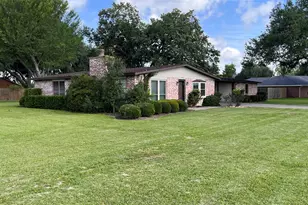 103 Greenbriar Dr, Wharton, TX 77488 - Photo 1