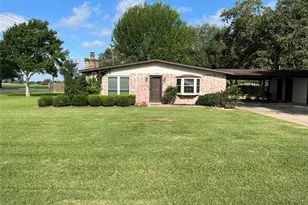 103 Greenbriar Dr, Wharton, TX 77488 - Photo 2