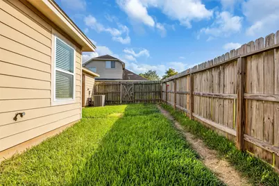106 Harbour Town Way, Conroe, TX 77356 - Photo 34