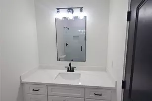 8101 Venus St, Houston, TX 77088 - Photo 10
