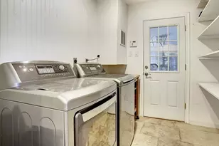 10302 Oak Point Dr, Houston, TX 77043 - Photo 20
