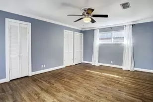 10302 Oak Point Dr, Houston, TX 77043 - Photo 12