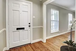 10302 Oak Point Dr, Houston, TX 77043 - Photo 8
