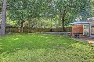 10302 Oak Point Dr, Houston, TX 77043 - Photo 6