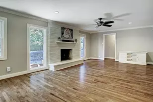 10302 Oak Point Dr, Houston, TX 77043 - Photo 18