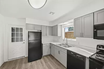 10534 Rockaway Drive, Houston, TX 77016 - Photo 8