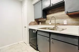 10211 Sugar Branch Dr, Houston, TX 77036 - Photo 6