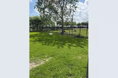 4702 Majestic Street, Houston, TX 77026 - Photo 8