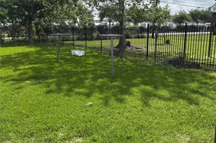 4702 Majestic St, Houston, TX 77026 - Photo 8