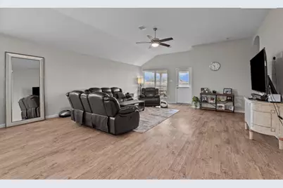 689 Forest Bend Lane, La Marque, TX 77568 - Photo 8