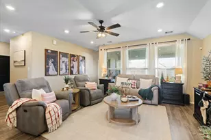 732 Scenic Lake Dr, La Marque, TX 77568 - Photo 1