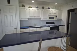 953 Sea Breeze, Crystal Beach, TX 77650 - Photo 8