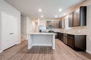 811 Gavin Walker Dr, Rosharon, TX 77583 - Photo 10