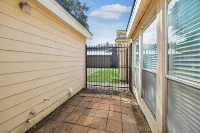 7619 Athlone Drive, Houston, TX 77088 - Photo 16