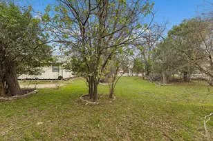 220 S Live Oak Ave, New Braunfels, TX 78130 - Photo 14