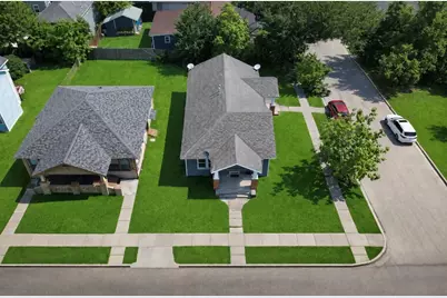 300 W James Street, Baytown, TX 77520 - Photo 2