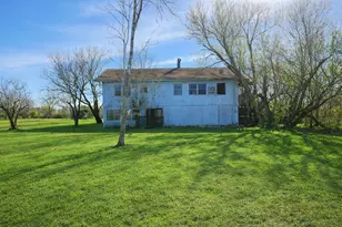 2614 Bayou Dr, Angleton, TX 77515 - Photo 2