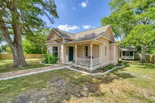 806 E Main St, Bellville, TX 77418 - Photo 1