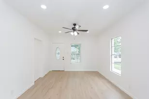 320 E Murrill St, Baytown, TX 77520 - Photo 4