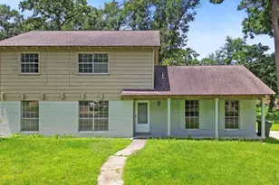 204 Pine Valley St, Huntsville, TX 77320 - Photo 1