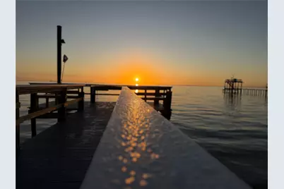 415 Avenue I, Dickinson, TX 77539 - Photo 2