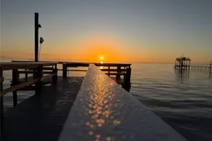 415 Avenue I, Dickinson, TX 77539 - Photo 2