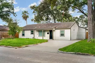 1707 W 43rd St, Houston, TX 77018 - Photo 2