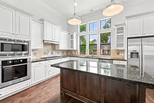 911 Queen Annes Rd, Houston, TX 77024 - Photo 16