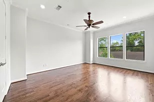 911 Queen Annes Rd, Houston, TX 77024 - Photo 24