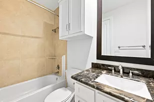 911 Queen Annes Rd, Houston, TX 77024 - Photo 34