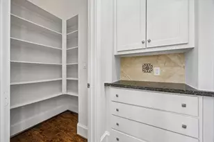 911 Queen Annes Rd, Houston, TX 77024 - Photo 20