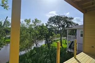 3905 Peacock Isle Dr, Dickinson, TX 77539 - Photo 2