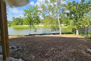 3905 Peacock Isle Dr, Dickinson, TX 77539 - Photo 4