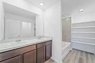 1011 Vilana Rdg Ln, Houston, TX 77090 - Photo 20