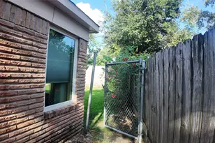 11003 Renwick Dr, Houston, TX 77096 - Photo 36