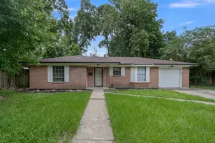 405 Wilson Rd, Conroe, TX 77301 - Photo 2