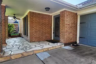 213 Mango St, Lake Jackson, TX 77566 - Photo 2