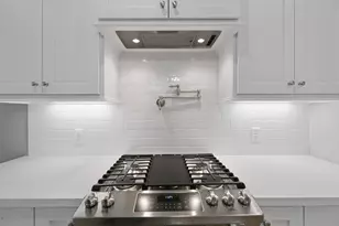 1121 E 27th St, Houston, TX 77009 - Photo 8