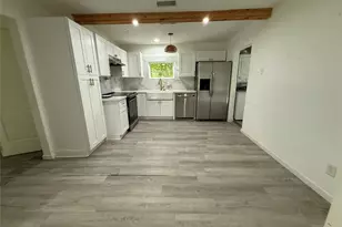 221 18th Ave N, Texas City, TX 77590 - Photo 4